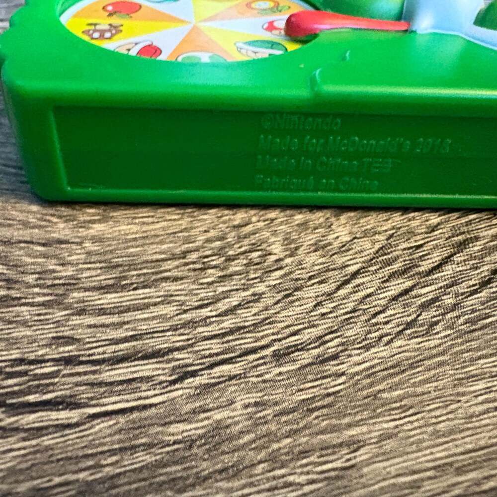 Nintendo Super Mario Bros Yoshi Spinner Game 2018 McDonald's Happy Meal Toy - Picture 3 of 4